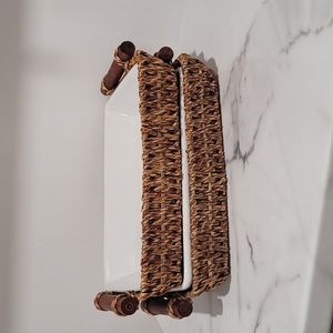 Wicker basket with serving plate